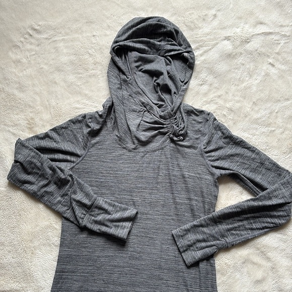 Roots Lightweight Hoodie – Size XS | Cozy Comfort | Athleisure Essential | - Picture 2 of 7